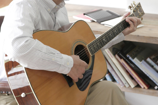 副業でバンド活動をする人のイメージ写真
