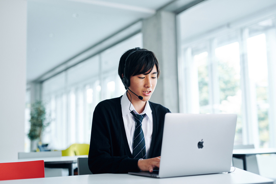 専従者給与をもらって働く子供の写真