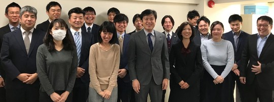 副業支援をする当社の社員たちの写真