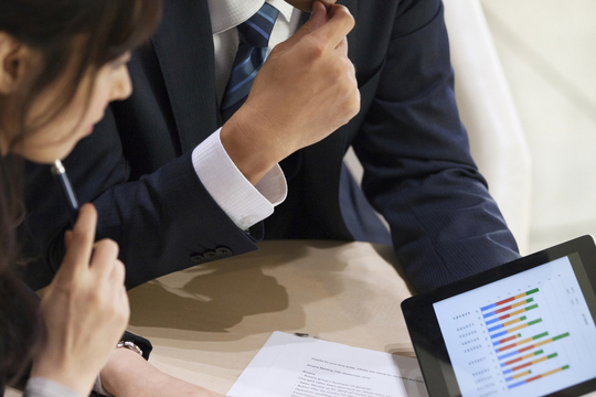 事業の税金の節税プランを立てている画像