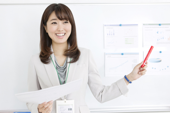 解説する税理士のイメージ写真