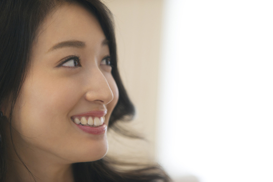 在宅副業か内職をしたい女性が画像。