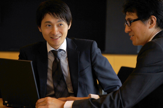 法人設立の説明をする画像