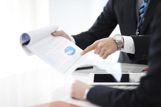 申告方法を検討するイメージ