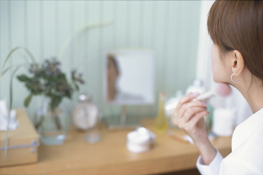 美容モニターの女性の写真