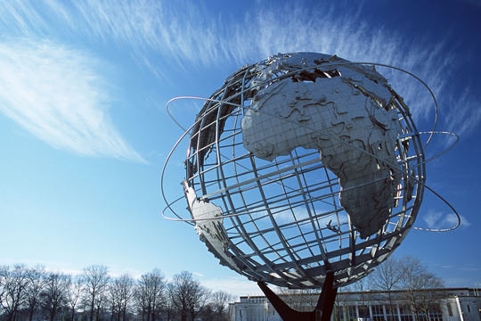 世界を相手にネットショップを副業で展開するイメージ