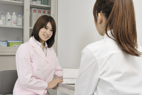 知見を受ける人のイメージ画像