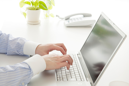 ユーチューバーが配信してるシーンのイメージ写真