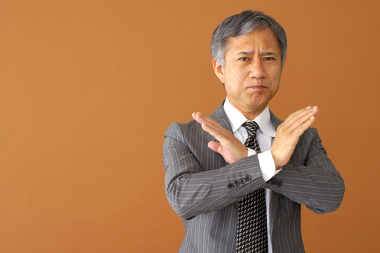 副業の言い訳をする社員の写真