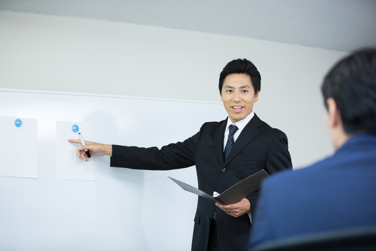 副業の住民税の連絡が来る時期を解説するイメージ