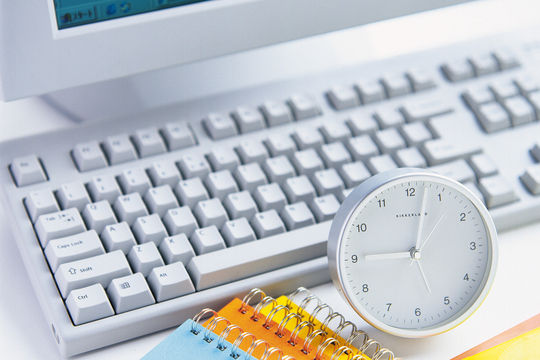 副業の会計記帳をするパソコンの画像