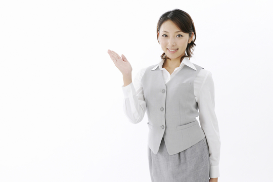 おすすめの副業を案内する会計事務所職員の写真